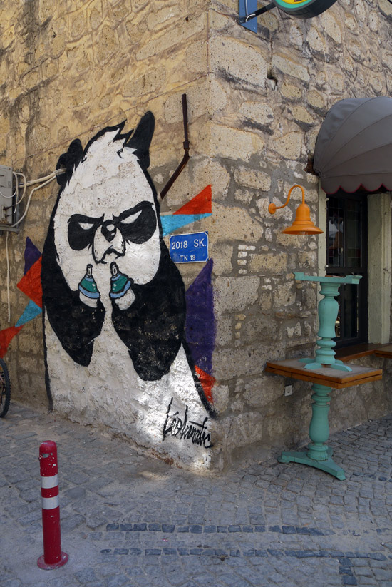 Alaçatı, Street art, Leo Lunatic