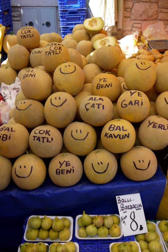 Alaçatı, honeydews at street market