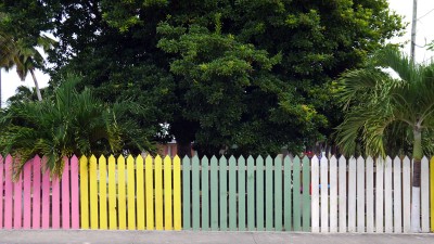 Cayman, coloured fence