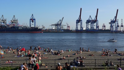 Hambourg, Beach with Harbour