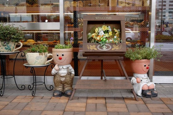 Mojiko, welcome sign on shop