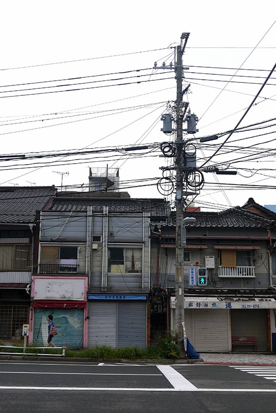 Mojiko, electric wires
