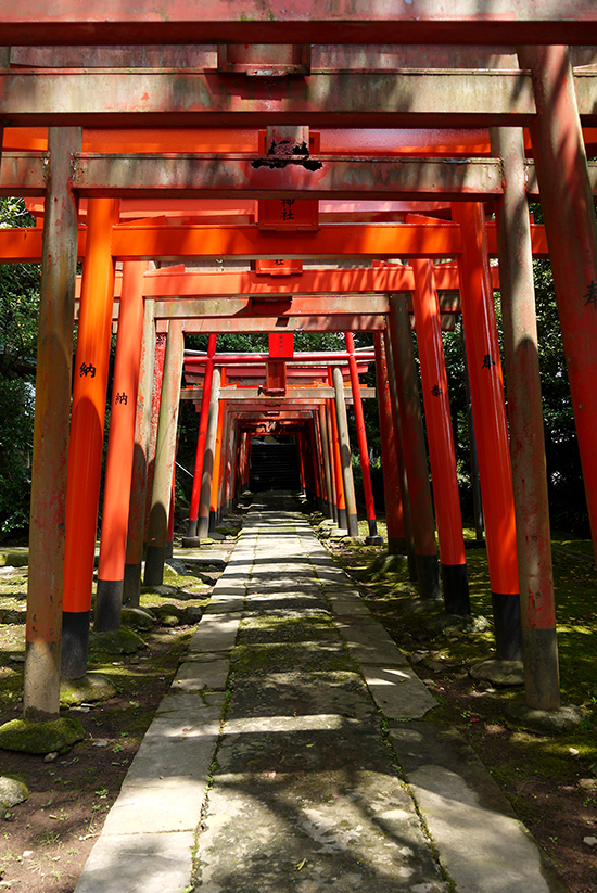 Nagasaki, red arches in Suwa shrine