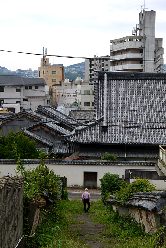 Nagasaki, old man walking down Tera machi