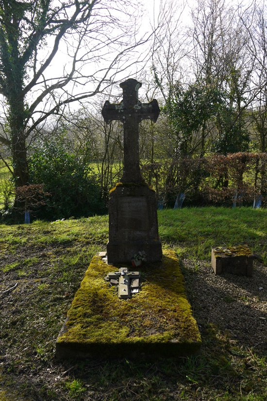 Normandie_7_tombe.JPG