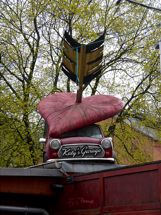 Dresde, Katy's garage