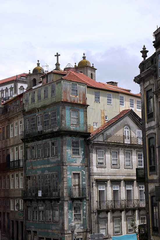 Porto, blue building